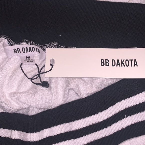 Super Cute Flare Pants 🖤🤍 - Picture 4 of 4